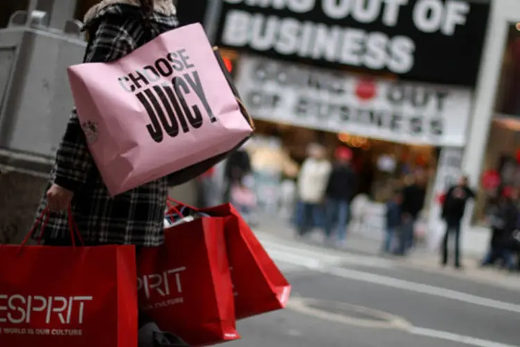 O subíndice que mede as expectativas dos consumidores sobre como estará a economia em um prazo de meio ano caiu em março  (Getty Images)