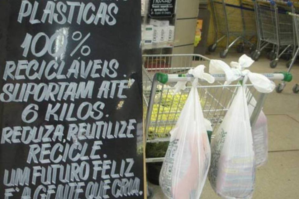 Maioria defende proibição de sacolas plásticas para compras