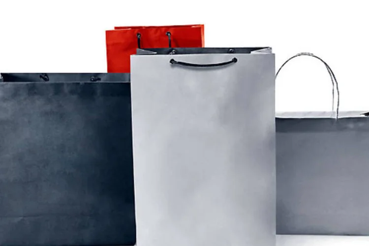 Entre vitrines e sacolas (JAIR MAGRI)