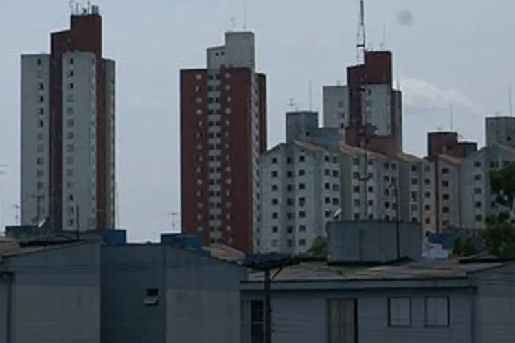 
	Pr&eacute;dios no bairro do Sacom&atilde;, em S&atilde;o Paulo: apesar da alta, a tend&ecirc;ncia &eacute; de um crescimento mais moderado em 2014
 (Wikimedia Commons)