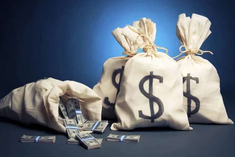 Sacos de dinheiro: resultado do sorteio será divulgado no dia 14 de novembro (fergregory/Thinkstock)