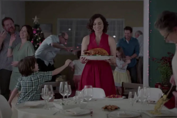 Campanha da Sadia: comercial exibe, em super-slow, detalhes de uma reunião familiar (Reprodução/YouTube/receitassadia)