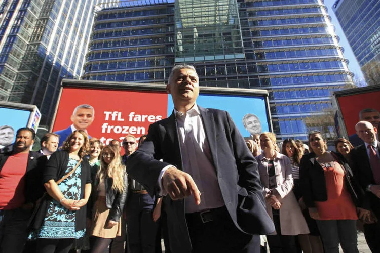 
	Sadiq Khan: a vit&oacute;ria esperada pode ser a &uacute;nica alegria dos trabalhistas em um dia de elei&ccedil;&otilde;es locais na Inglaterra
 (Paul Hackett / Reuters)
