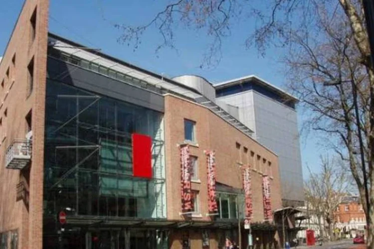 Sadlers Wells Thatre, importante teatro de Londres, foi o palco da polêmica peça (Wikimedia Commons)