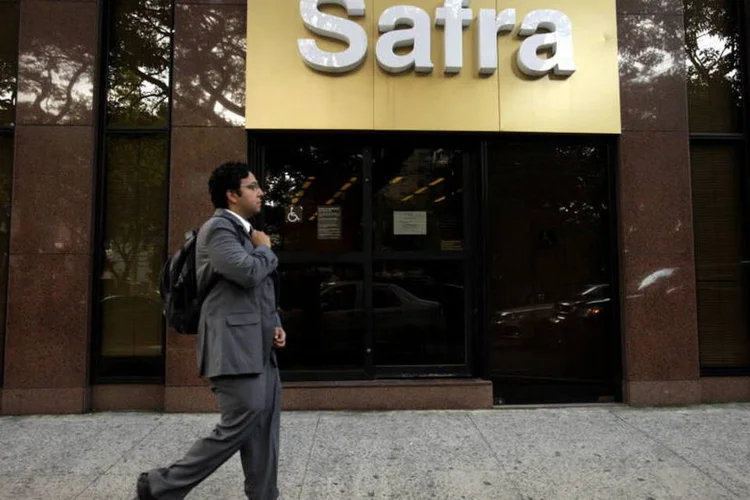 Safra na Avenida Paulista, em São Paulo: salário dos trainees é de R$ 6,8 mil - um dos maiores do mercado, segundo o banco (Dado Galdieri/Bloomberg)