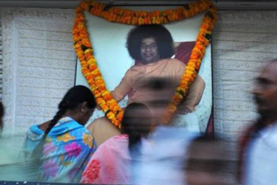 Índia chora a morte de guru Sai Baba, conhecido por seus poderes