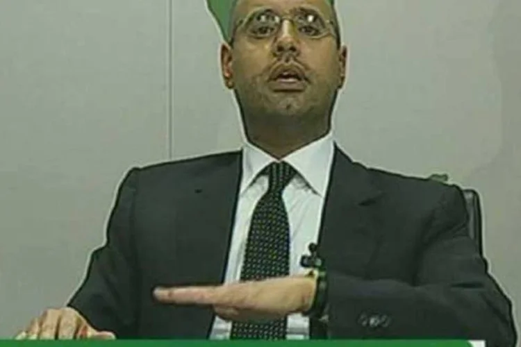 Saif Kadhafi disse que o país está à beira de uma guerra civil (AFP)