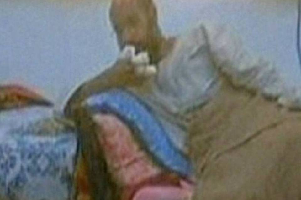 TV líbia mostra Saif al-Islam com 3 dedos enfaixados e bom estado de saúde