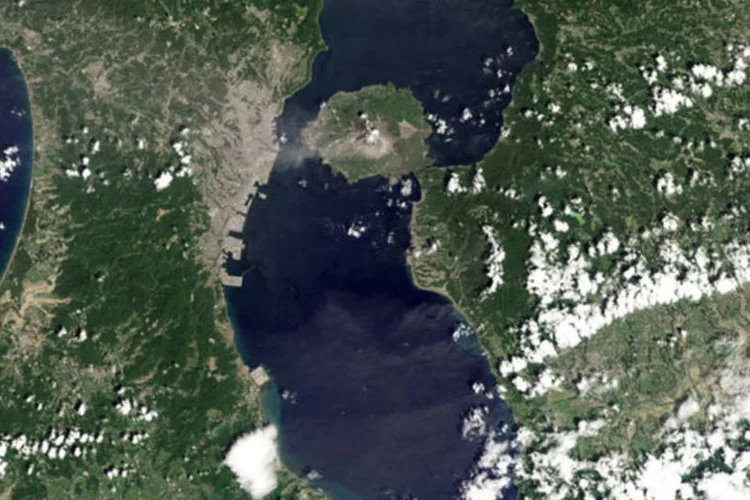
	Vulc&atilde;o Sakurajima: as advert&ecirc;ncias afetam os pequenos munic&iacute;pios de Arimura e Furusato, situados a cerca de 3 quil&ocirc;metros de duas das crateras do vulc&atilde;o
 (NASA)