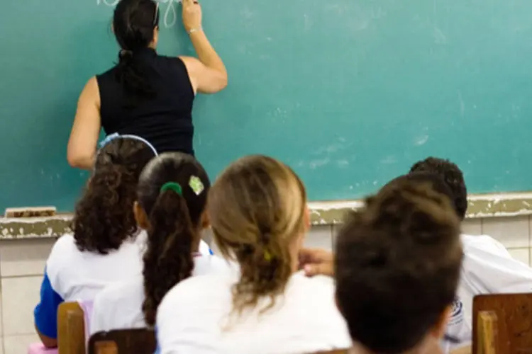 SALA DE AULA: O Brasil tem hoje 2 milhões de professores trabalhando em escolas e 380 mil dando aulas no ensino superior (Tiago Lubambo/Pick Imagem/Reprodução)