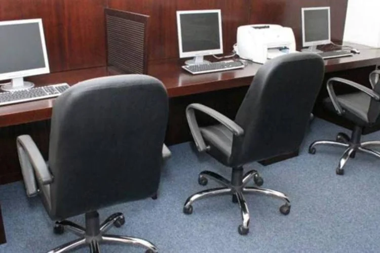 Sala de computadores: vendas no Brasil atingiram 13,7 milhões de unidades em 2010 (Divulgação)