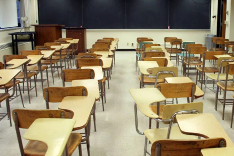 De acordo com o governo, dos 37,8 mil professores da rede estadual, apenas 5,2 mil, que não têm curso superior, não recebem o piso nacional (Tiffany Szerpicki/)