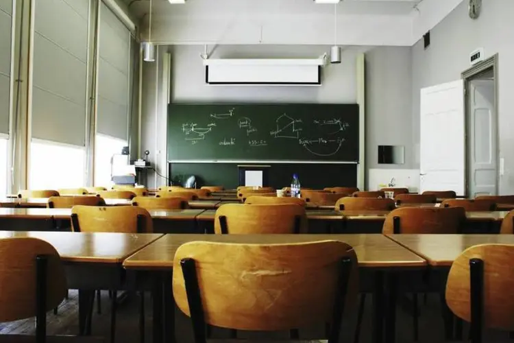 
	Sala de aula vazia: horas antes, 20 mil professores decidiram, em assembleia, continuar a paralisa&ccedil;&atilde;o da categoria
 (Thinkstock)