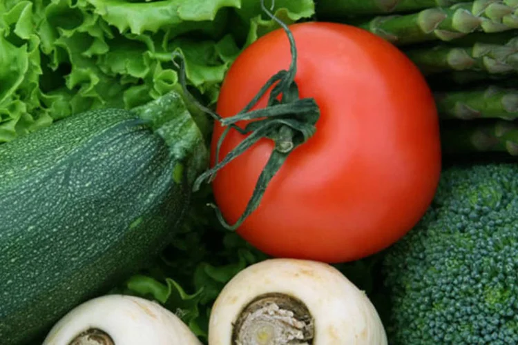 No lugar de dietas restritivas, uma alimentação saudável é uma boa maneira de evitar que os quilos perdidos voltem (Stock Xchng)