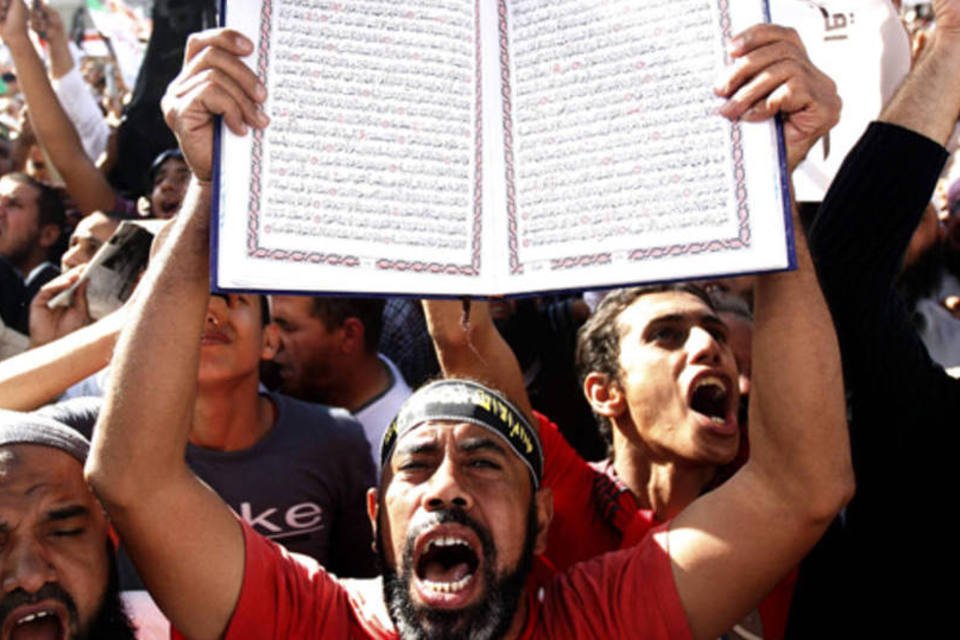 Salafistas exigem aplicação da lei islâmica no Egito