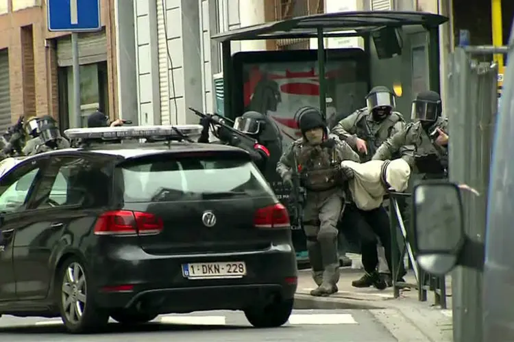 
	Pris&atilde;o de Salah Abdeslam: Abdeslam, de 26 anos, era o fugitivo mais procurado da Europa at&eacute; sua captura em Bruxelas em 18 de mar&ccedil;o
 (Reuters)