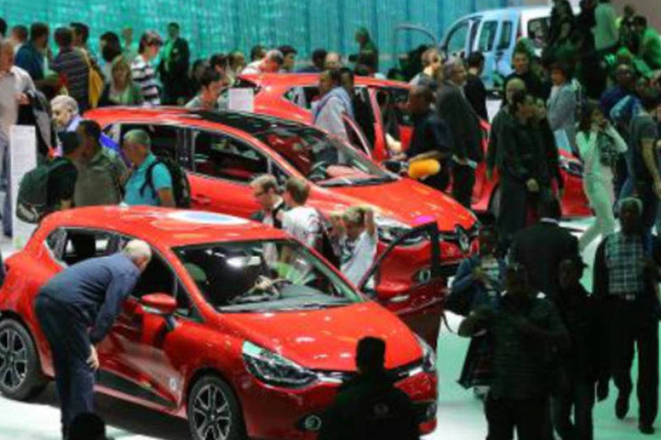 Salão do Automóvel de Paris: grupo PSA Peugeot-Citroën optou por sistema híbrido inédito (AFP)