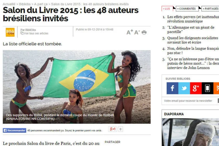 Reprodução de página do site francês Le Nouvel Observateur que usou foto de mulheres de biquíni com estampa do Brasil para falar de autores brasileiros (Reprodução)