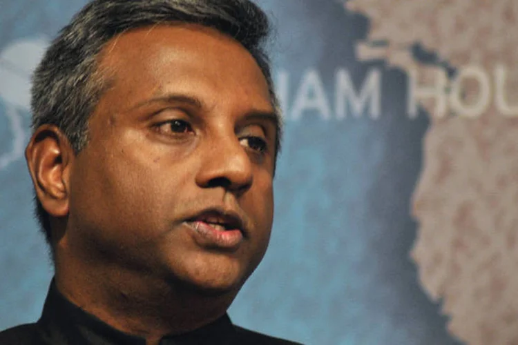 
	Salil Shetty:&nbsp;&quot;estamos muito preocupados pelo comportamento da pol&iacute;cia e das for&ccedil;as de seguran&ccedil;a de Angola. Houve muitos casos de deten&ccedil;&otilde;es arbitr&aacute;rios e torturas&quot;, denunciou secret&aacute;rio-geral
 (Chatham House/Wikimedia Commons)
