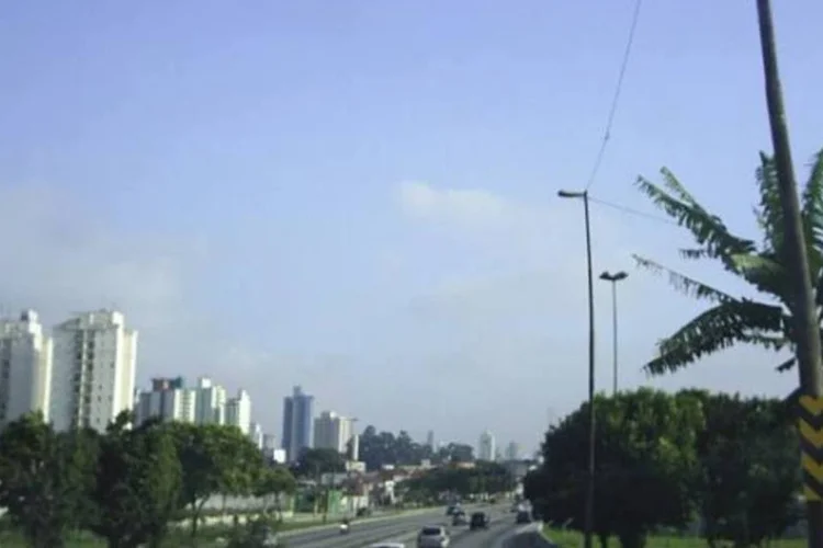 Avenida Salim Farah Maluf, no seu início, na Ponte do Tatuapé (Wikimedia Commons)
