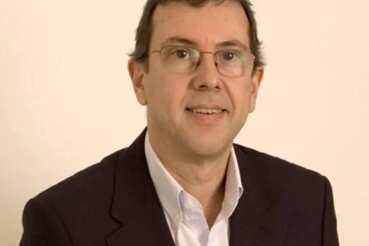 Professor Salomão Quadros: "Atual patamar de câmbio é neutro para a inflação" (Divulgação/Ibre-FGV)