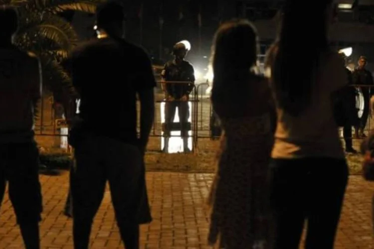 Mulheres e crianças estão entre os grevistas da PM de Salvador (Marcello Casal Jr/ABr)