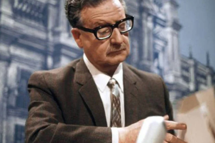 Salvador Allende, em 1971: depois da exumação, o corpo será submetido a perícias prévias (AFP)