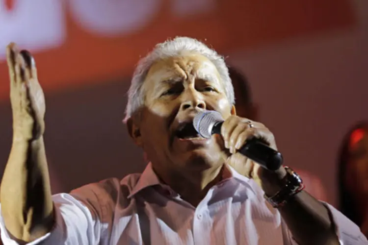 Salvador Sanchez Ceren, candidato presidencial da Frente Farabundo Martí de Libertação Nacional (FMLN), durante um discurso após os resultados oficiais das eleições (Henry Romero/Reuters)
