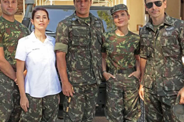 Elenco da novela "Salve Jorge": A autora Gloria Pérez, disse que o "resgate" da população, "reprimida por bandidos durante tantos anos", a impressionou e emocionou (Divulgação/Rede Globo)