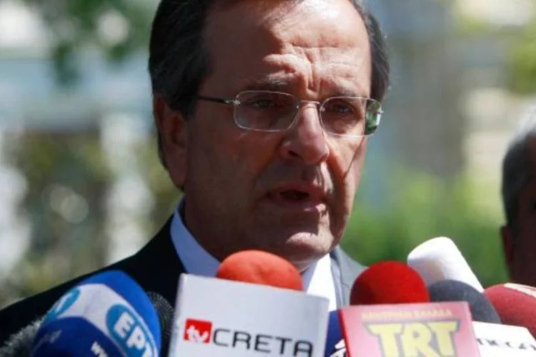 Antonis Samaras, primeiro-ministro grego, dando entrevista (John Kolesidis/Reuters)