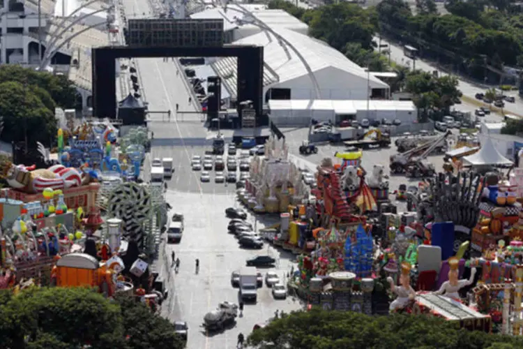 
	Vista geral do Samb&oacute;dromo de S&atilde;o Paulo, onde as escolas de samba v&atilde;o realizar os desfiles para o Carnaval
 (Paulo Whitaker/Reuters/Reuters)