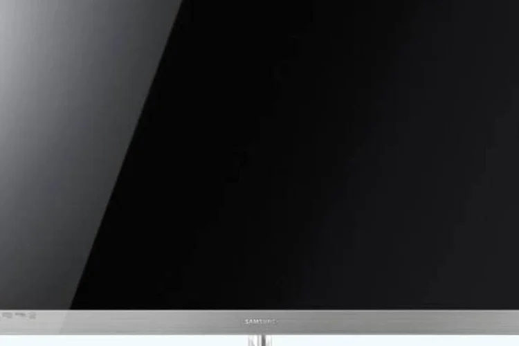C9000 é um dos modelos da Samsung que rodam aplicativos para internet (Divulgação/Samsung)