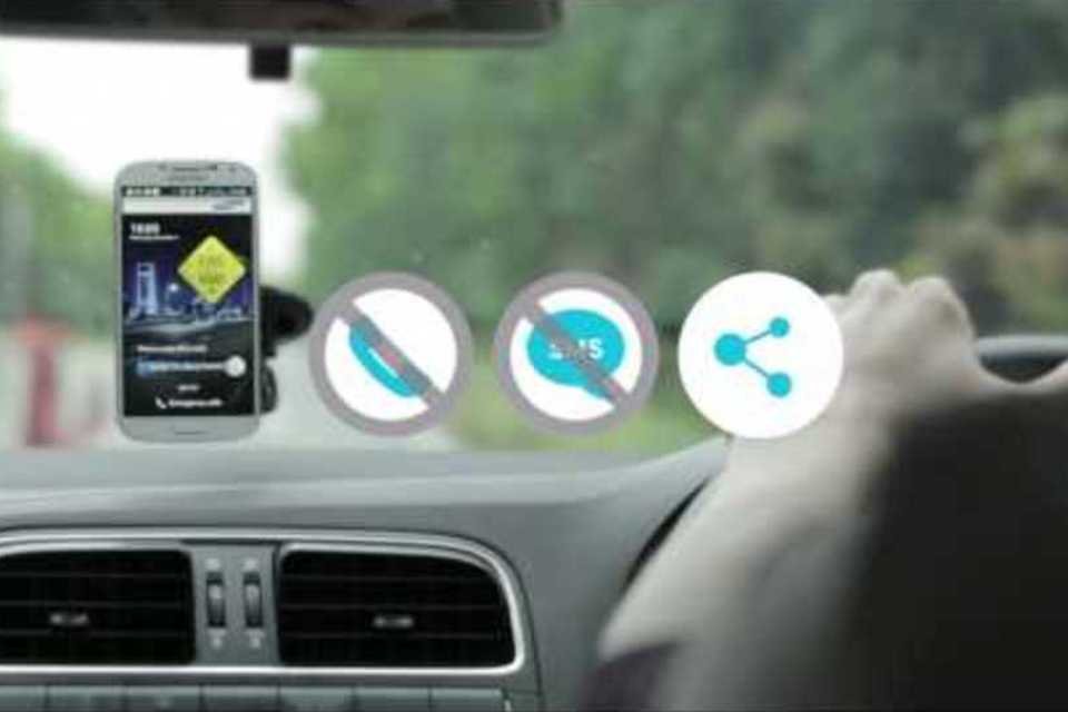 Campanha da Samsung combate acidente de carro com smartphone