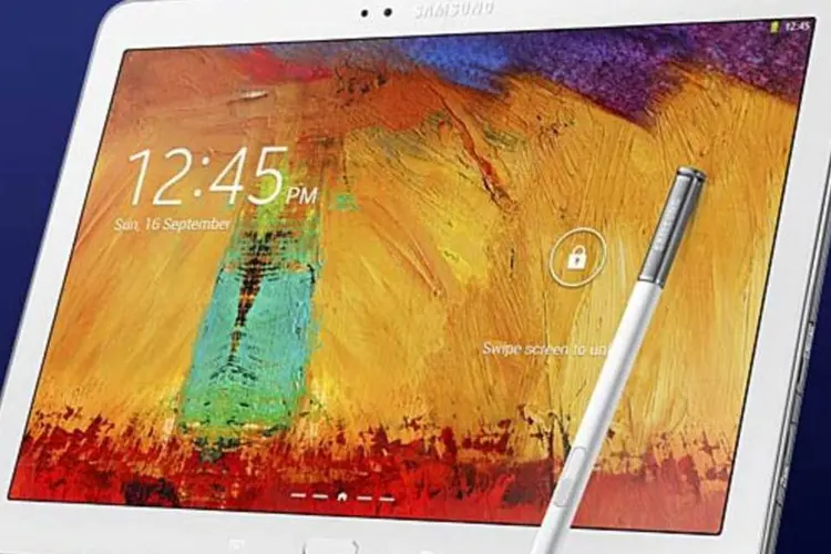 Galaxy Note 10.1 2014: apesar de ter tela maior, o tablet da Samsung é mais leve que o iPad 4, da Apple (Divulgação)
