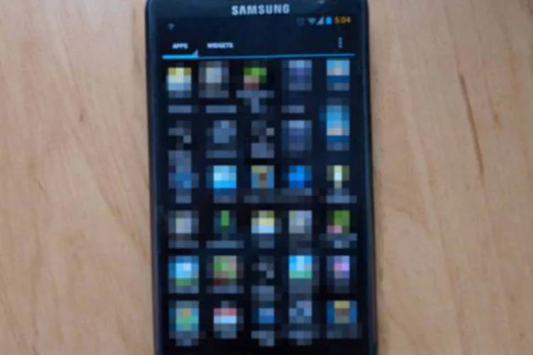 Aparelho roda a última versão do Android (4.0), o Ice Cream Sandwich, e inclui um novo botão de home (Divulgação)