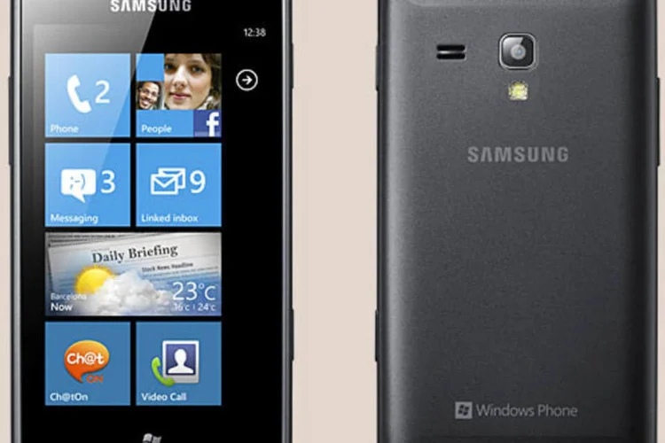 Smartphone Omnia M, da Samsung (Divulgação)