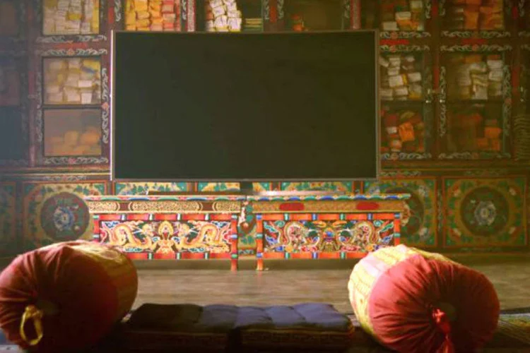 Campanha da Samsung: um cliente vai para o Tibete passar cem dias vendo televisão (Reprodução)