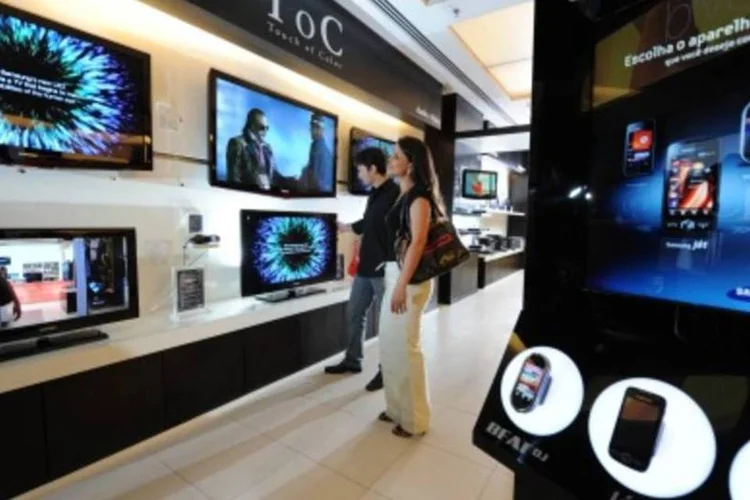 A cada 12 meses a Samsung descontinua uma linha e faz o lançamento de outra (.)