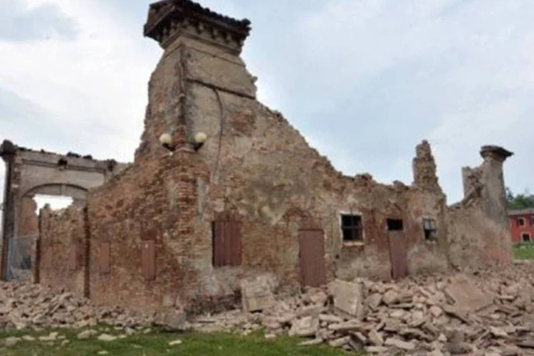 San Felice já havia sido abalada por um terremoto no dia 20 de maio
 (Giuseppe Cacace/AFP)