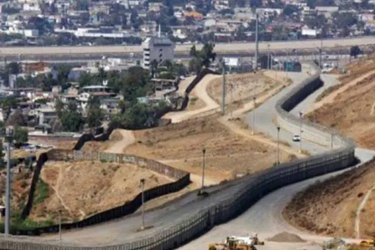 Vista de San Ysidro (Califórnia) da fronteira entre México e EUA  (Sandy Huffaker/Getty Images/AFP)