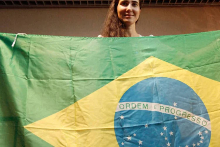 
	A blogueira cubana Yoani S&aacute;nchez:&nbsp;&quot;Eu tenho a impress&atilde;o de que em breve vou estar l&aacute; (Argentina)&quot;, afirmou a opositora, que criou um blog para criticar a pol&iacute;tica dos irm&atilde;os Castro.
 (REUTERS/Helia Scheppa)