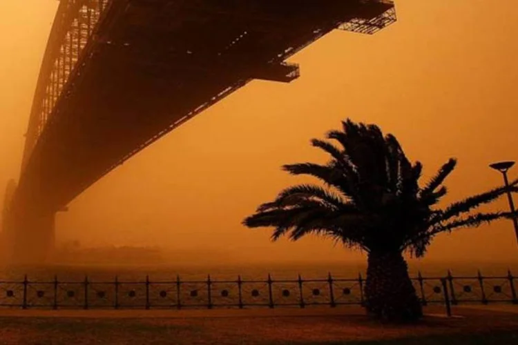 Poeira "vermelha" no céu de Sidney, Austrália, em 2009 (Getty Images)