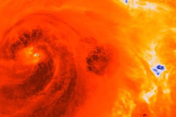 Visual de satélite do furacão Sandy, imagem de divulgação da NOAA (NOAA Environmental Visualization Laboratory/Divulgação/Reuters)