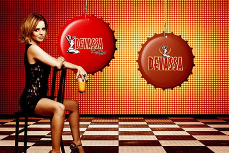 Sandy na campanha da Devassa: paródias e piadas nas redes sociais (Reprodução)