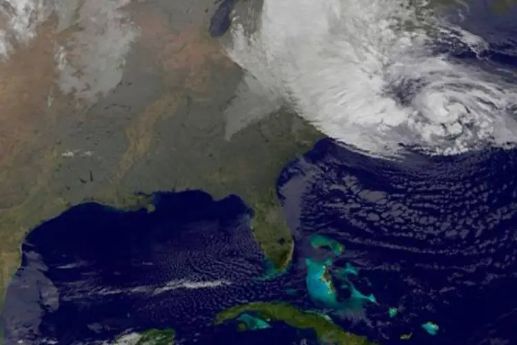 Imagem da NASA do furacão Sandy na costa leste dos EUA (NASA/NOAA/GOES Project/Divulgação/Reuters)