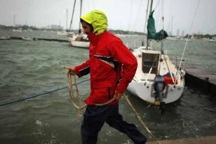Ciclone Sandy, próximo da cotsa da Frórida, nos EUA (Getty Images)