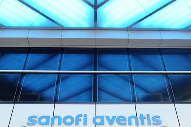 Sanofi: grupo prevê que o lucro encerrará o ano 7 a 10% menor que o apresentado em 2012, a taxas de câmbio constantes (Bloomberg)