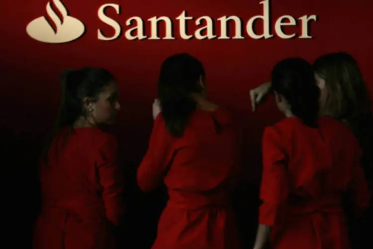 
	Santander: apesar de puxar a lista divulgada pelo BC, o banco mostrou relativa melhora no m&ecirc;s passado em rela&ccedil;&atilde;o a seu &iacute;ndice de julho
 (REUTERS/Sergio Perez)