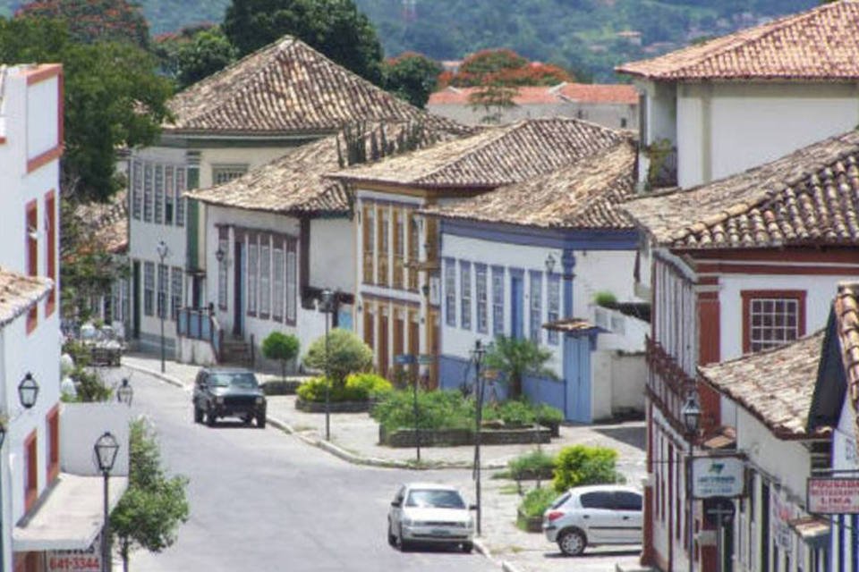 Garoto de 12 anos é baleado durante protesto em MG