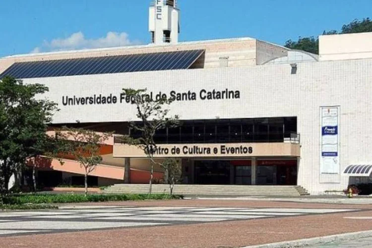 
	Universidade Federal de Santa Catarina: pelos dados do Andes nacional, docentes de 57 universidades mant&ecirc;m o movimento de greve
 (Wikimedia Commons/Wikimedia Commons)